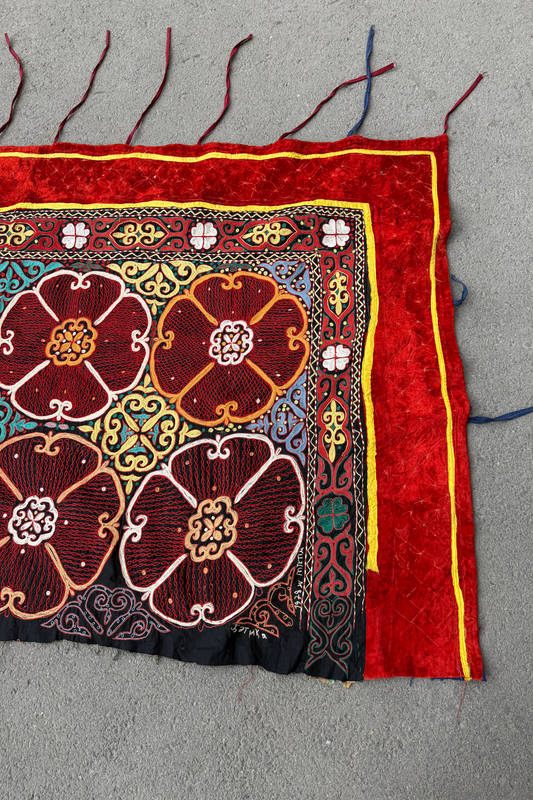 Antique "Tüs kiiz" carpet 3